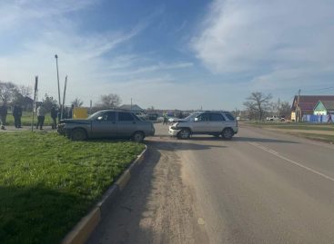 В Сальском районе из-за нарушения правил дорожного движения произошла авария