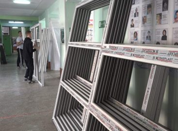 Покой им только снится: после новой крыши в березовской школе меняют окна