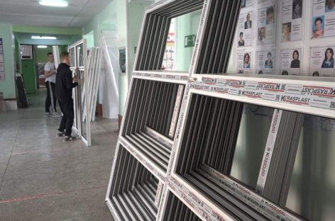Покой им только снится: после новой крыши в березовской школе меняют окна