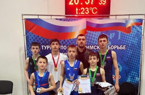 Борцы из Сальска стали призерами областного турнира