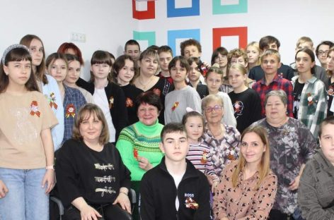 В Сальске провели патриотический мастер-класс «Георгиевская лента»