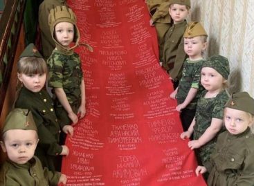 В патриотической акции «Полотно Победы» в Ростовской области приняли участие уже более 12 тысяч человек