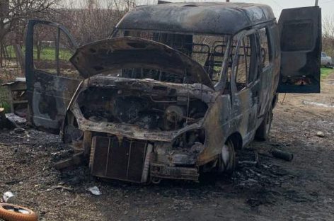 В Сальском районе сгорел «Соболь»
