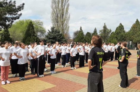 В лицее № 9 в Сальске в празднование Дня здоровья включились и первоклашки, и выпускники