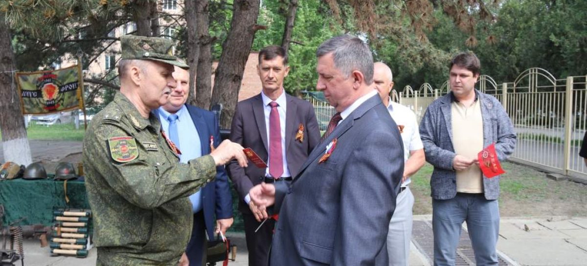 В праздничные дни поисковики Сальского филиала «Миус-фронт» приняли участие во многих мероприятиях и акциях