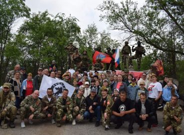 Волонтёры Сальского филиала БФ «Святогор» и «Русской общины» Сальска организовали большой совместный праздник ко Дню Победы