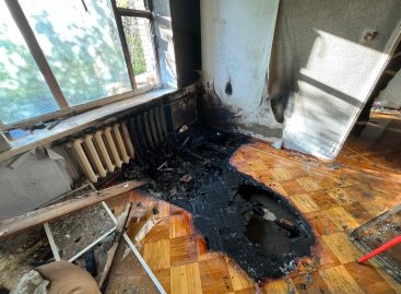 В Сальске, в двухэтажном доме по улице Жуковского, загорелся паркет