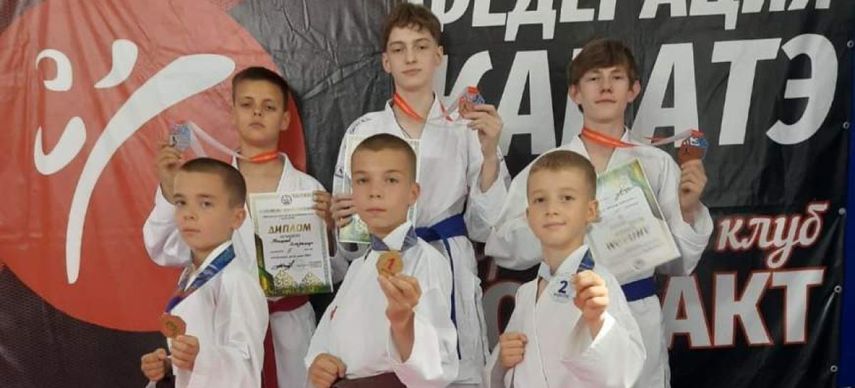 Сальские каратисты привезли шесть медалей из КЧР
