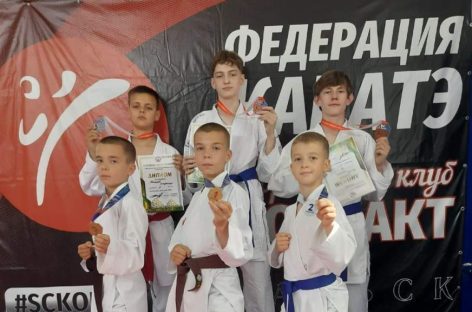 Сальские каратисты привезли шесть медалей из КЧР