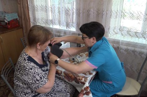 Спешат на помощь пожилым людям: сальской службе милосердия — 35 лет