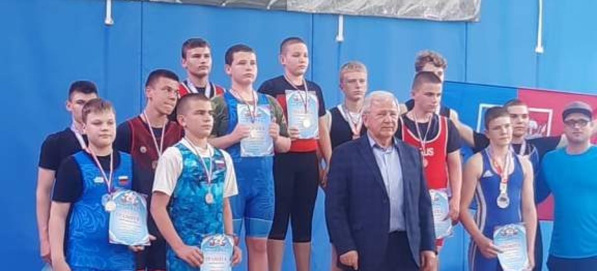 Сальские тяжелоатлеты выступили на областных соревнованиях в Шахтах