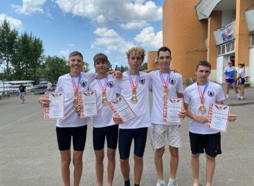 Сальские гребцы выступили на регате и первенстве Ростовской области по гребному спорту