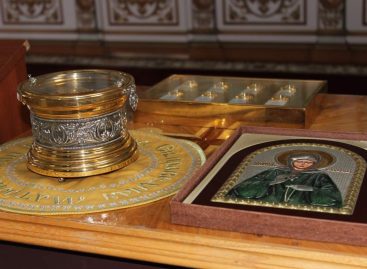 Под сенью Николая Чудотворца: в храме Нового Егорлыка готовятся к зиме и благоустраивают двор
