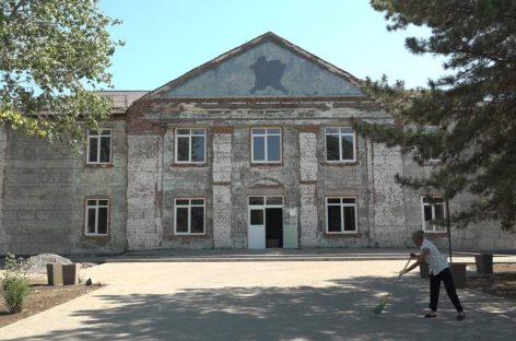 Дом культуры и Сад памяти: в поселке Степной Курган идут ремонты
