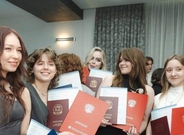 Многодетным семьям на Дону компенсируют расходы на обучение детей