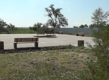 В «Саду памяти»: на территории памятника в поселке Степной Курган строят новую благоустроенную площадку