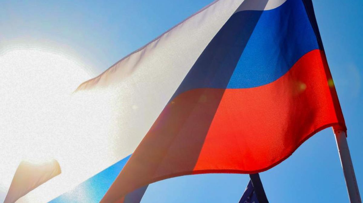 Юрий Слюсарь поздравил с Днём флага всех жителей Дона