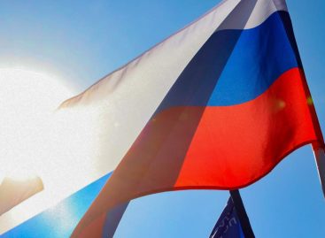 Юрий Слюсарь поздравил с Днём флага всех жителей Дона