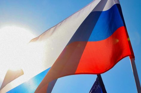 Юрий Слюсарь поздравил с Днём флага всех жителей Дона