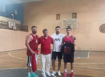 Продолжая дело: тренер сальской ДЮСШ Павел Игнатенко организовал товарищеский матч