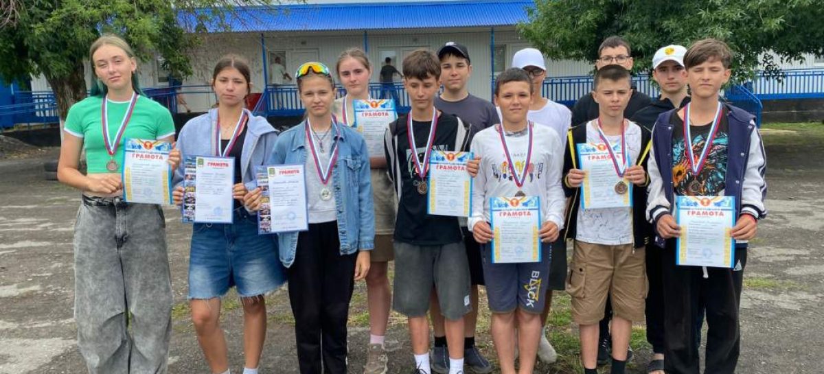 В Белой Калитве состоялись областные соревнования по гребному спорту «Регата памяти Н.М. Хопрячкова» среди юношей и девушек