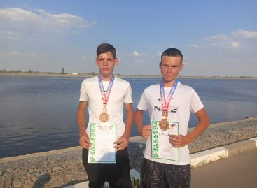 Сальские гребцы завоевали бронзовые медали