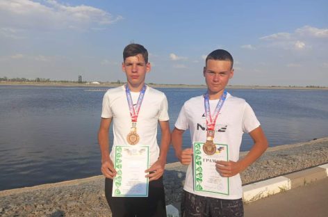 Сальские гребцы завоевали бронзовые медали