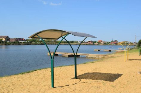 На пляже в Сальске мужчине брызнули в лицо из перцового баллончика