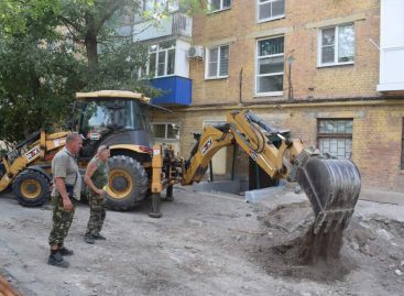 После визита врио губернатора Ростовской области в военном городке в Сальске завершают устранение последствий аварии на теплосетях, случившейся ещё в январе