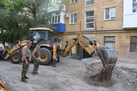 После визита врио губернатора Ростовской области в военном городке в Сальске завершают устранение последствий аварии на теплосетях, случившейся ещё в январе