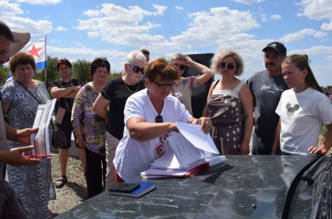 На городском кладбище в Сальске, где покоятся земляки, павшие на СВО, началось масштабное благоустройство Аллеи Героев