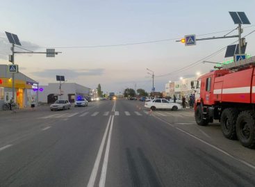 В Сальском районе на пешеходном переходе сбили женщину