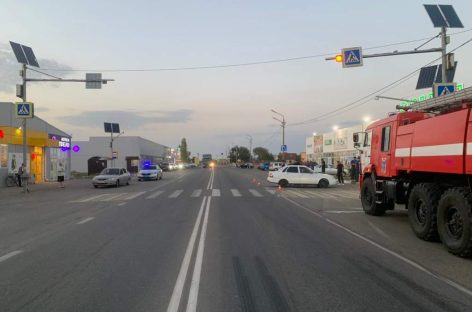В Сальском районе на пешеходном переходе сбили женщину