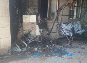 В Сальске из-за оставленного на зарядке без надзора аккумулятора случился пожар