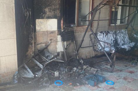 В Сальске из-за оставленного на зарядке без надзора аккумулятора случился пожар