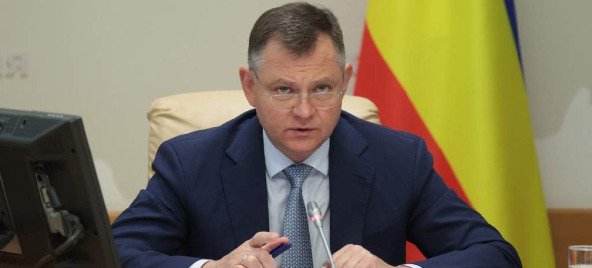 Юрий Слюсарь потребовал оперативно завершить установку детских площадок в муниципалитетах Дона