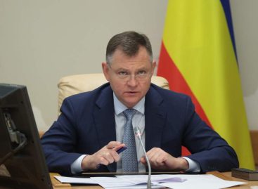 Юрий Слюсарь потребовал оперативно завершить установку детских площадок в муниципалитетах Дона