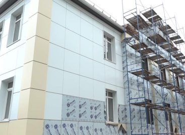 Старый Дом культуры в Степном Кургане помолодел: подрядчик завершает капитальный ремонт