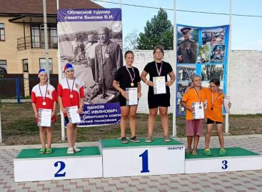 На гребной базе города Белая Калитва прошли областные соревнования памяти Героя Советского Союза Б.И. Быкова