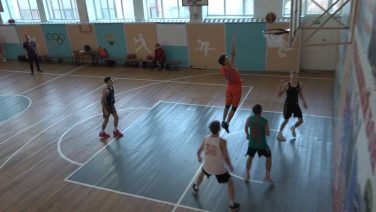 Растят достойную смену: баскетболисты ДЮСШ играют во взрослом «Русиче»