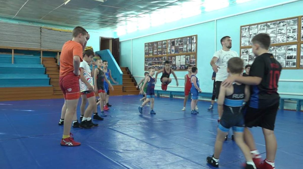 Золото и бронза — в Батайске, в Новосибирске — серебро: борцы греко-римского стиля из поселка Гигант  отличились на областных и международных соревнованиях