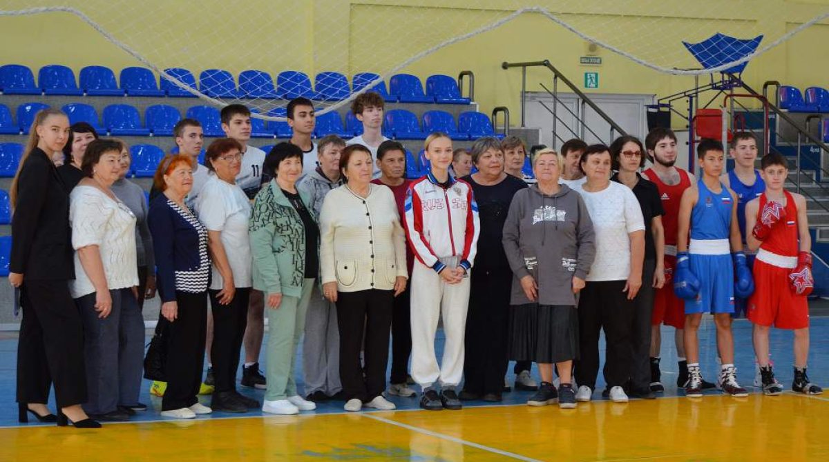 В спорткомплексе Сальска состоялась зарядка с чемпионом