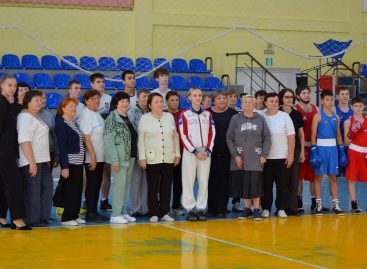 В спорткомплексе Сальска состоялась зарядка с чемпионом