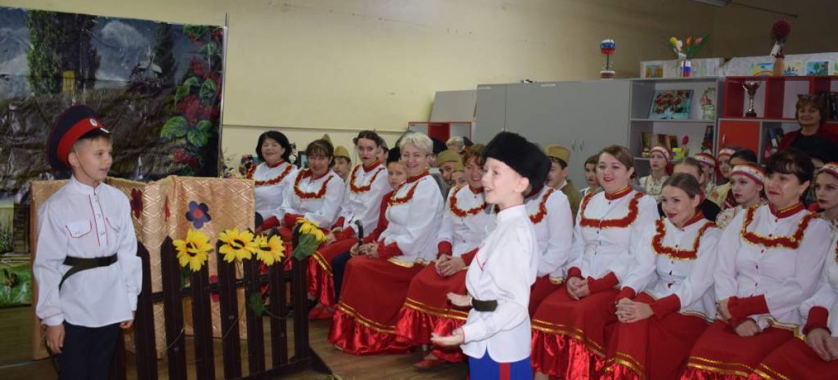 Дети и педагоги школ Сальского района показали, что знают и любят казачью культуру
