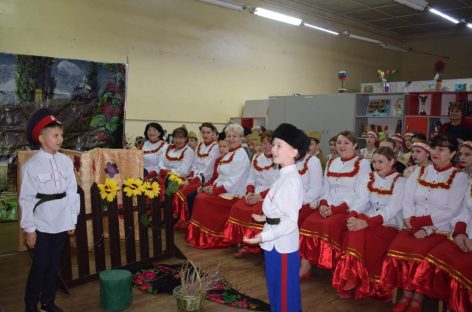 Дети и педагоги школ Сальского района показали, что знают и любят казачью культуру