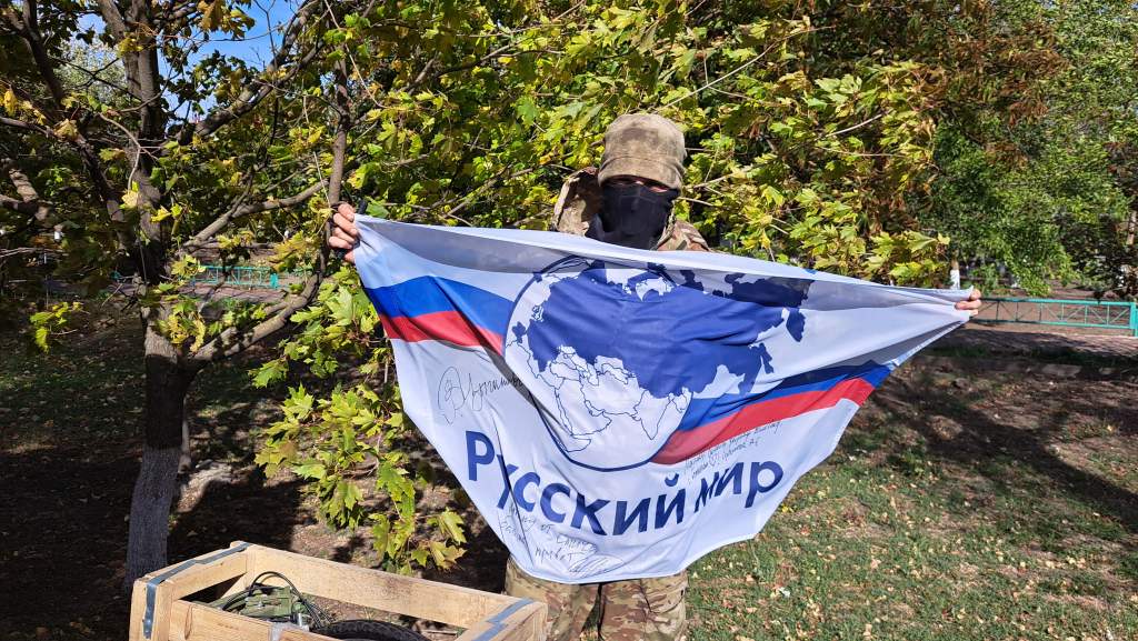 Супер қаһарман гей порно