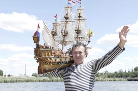 К юбилею художника-прикладника: Александр Новиков пишет картины морилкой. А еще построил голландский галеон «Ангел»