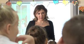 Молодая, активная, креативная: школьный психолог Виолетта Юношева и детям поможет, и учителей поддержит