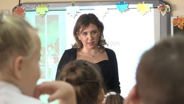 Молодая, активная, креативная: школьный психолог Виолетта Юношева и детям поможет, и учителей поддержит