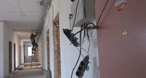 На одном этаже — стройка, на другом — лечат: в сандатовской врачебной амбулатории идет капитальный ремонт
